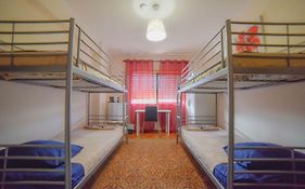 Quarto com 4 camas (Beliches+ 1 Sofá-cama)
